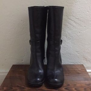 Like-new condition heeled boots made in Italy